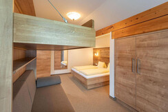 Schlafzimmer 6