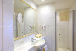 Hotel-bathroom