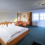 Photo of double room with shower or bath tub, WC