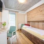 Photo of single room with shower, WC