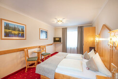 Double room in light beech