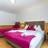Photo of double room with shower or bath tube, WC