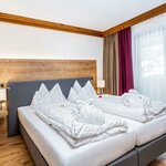 Photo of double room with shower or bath tub, WC | © Hotel Unterhof