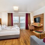 Photo of Family room, shower or bath, toilet | © Hotel Unterhof