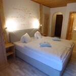 Photo of double room with shower or bath tube, WC
