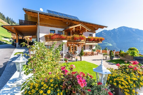 Alpenpension Lackenbauer Außenansicht