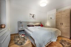 Schlafzimmer mit Doppelbett