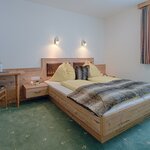 Photo of Zweibettzimmer, Bad, WC, neuwertig