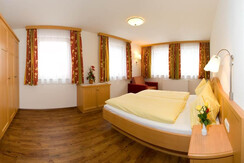 Schlafzimmer NR 15