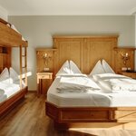 Photo of 4-bed room, bath, toilet, 1 bed room