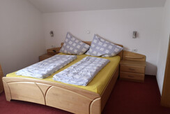 Schlafzimmer 1