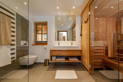 Badezimmer mit Sauna Zugang