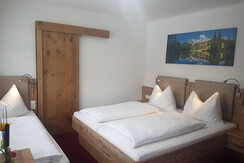 Dreibettzimmer Neu