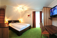 Schlafzimmer (2)