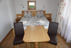 Schlafzimmer Zi 1