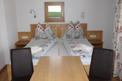 Schlafzimmer Zi 1