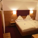 Photo of Tweepersoonskamer, bad, WC, bergkant