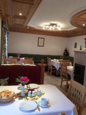 breakfast room