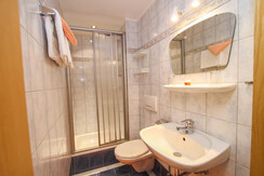 erstes Badezimmer