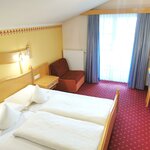 Photo of >4zu3: Blumenwiesn | Südbalkon auf Wunsch | 25m²
