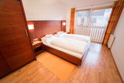 Apartment E, Schlafzimmer