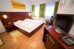 Zimmer D, zubuchbar zu Apartments